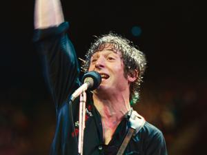 Einsam auf dem Höhepunkt seiner Karriere. Der All-American-Boy Bruce Springsteen (Jeremy Allen White) sucht seine eigene Stimme.