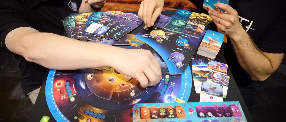 Brettspiele sind nach Branchenangaben weiter stark gefragt.
