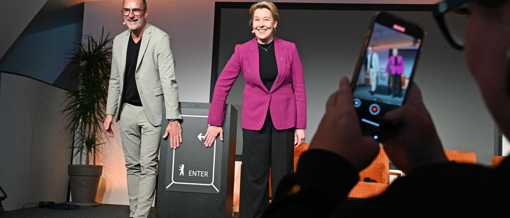Stefan Franzke, Geschäftsführer der Wirtschaftsförderung Berlin Partner, und Wirtschaftssenatorin Franziska Giffey (SPD) eröffneten den neuen Hub in Alt-Treptow.
