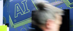 Ein Schriftzug AI für «Artificial Intelligence» (dt. Künstliche Intelligenz) bei der Industriemesse Hannover Messe 2025.