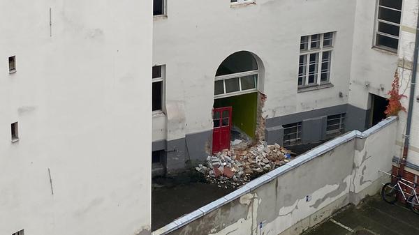 Das baufällige Gebäude in der Bernburger Straße 35. 
