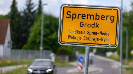 „Wer macht sowas?“, fragt die Stadt Spremberg, nachdem Unbekannte Fensterscheiben am Gebäude einer Grundschule zerstört haben. (Symbolbild) 