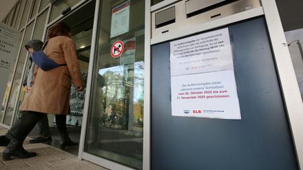 Stadt - und Landesbibliothek Potsdam schliesst für zwei Wochen.