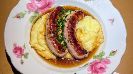 Deftiges Essen auf blumigen Tellern: Bar Basta.