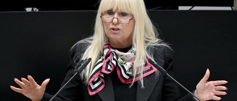 Innensenatorin Iris Spranger (SPD) will schärfer gegen illegale Autovermietung vorgehen. (Archivbild)