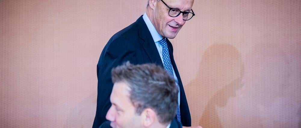 Erst schaltete sich Klingbeil in Debatte ein, dann erklärte sich Merz.