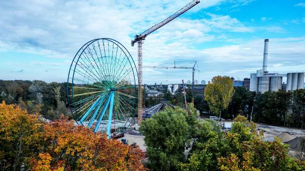 Das Riesenrad soll Herzstück des neuen Spreeparks sein.  