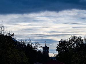 Das Wetter zum Wochenende hin bleibt kühl und unbeständig.