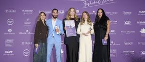 Ein Moment stiller Freude: Sirith Ernst, Client Experience Manager, und Chantal Däumig, Leitende Kosmetikerin von Inanna Wellness®, nehmen den Gloria Award 2025 in der Kategorie Ambiente entgegen - eine Auszeichnung für Gestaltung, Handwerkskunst und die Poesie der Stille. // Weiterer Text über ots und www.presseportal.de/nr/173715 / Die Verwendung dieses Bildes für redaktionelle Zwecke ist unter Beachtung aller mitgeteilten Nutzungsbedingungen zulässig und dann auch honorarfrei. Veröffentlichung ausschließlich mit Bildrechte-Hinweis.