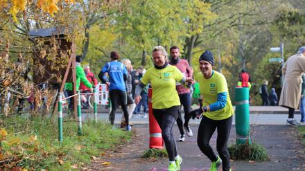 Teilnehmer der AOK-Heldenstaffeln beim Teltowkanal-Halbmarathon 2019.