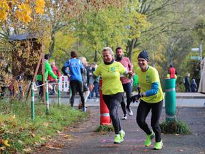 Teilnehmer der AOK-Heldenstaffeln beim Teltowkanal-Halbmarathon 2019.