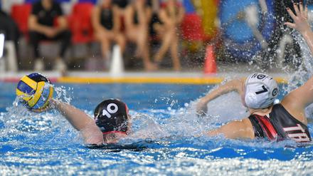 Barbara Bujka (li.) hat mit Spandau 04 am vergangenen Wochenende den nationalen Supercup gewonnen.