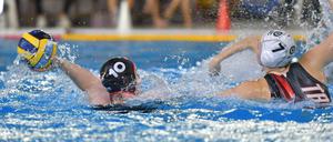 Barbara Bujka (li.) hat mit Spandau 04 am vergangenen Wochenende den nationalen Supercup gewonnen.