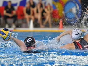 Barbara Bujka (li.) hat mit Spandau 04 am vergangenen Wochenende den nationalen Supercup gewonnen.  