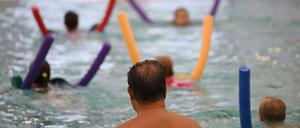 Das Projekt Wellenreiter bietet Schwimmkurse für Kinder, die sich das sonst nicht leisten könnten.