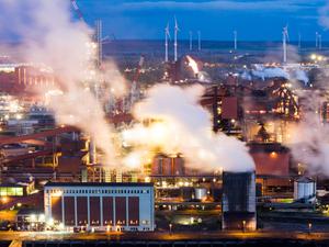Die energieintensive Branche in Deutschland steht vor schwierigen Zeiten: Blick auf das Gelände der Salzgitter AG. 