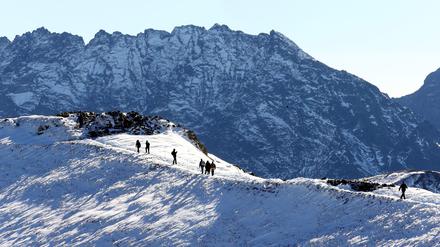 Verschneite Berge in der Hohen Tatra. (Archivbild)
