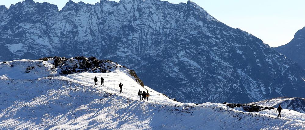 Verschneite Berge in der Hohen Tatra. (Archivbild)