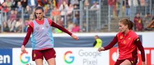 Jule Brand (li.) und Sjoeke Nüsken (re.) sind im deutschen Nationalteam Führungsspielerinnen. Im Verein kommen sie hingegen wenig zum Einsatz.