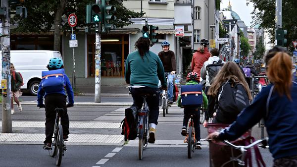 Ein abgewandelter Plan zum Umbau der Torstraße in Berlin-Mitte führt zu Streit zwischen Senat und Bezirk.