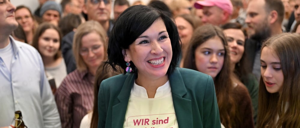 Die parteilose Noosha Aubel setzte sich in der Stichwahl am 12. Oktober deutlich durch und gewinnt in allen Wahlbezirken.