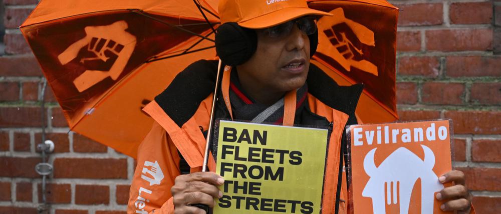 Die Fahrer von Lieferando wehren sich gegen drohende Kündigungen.