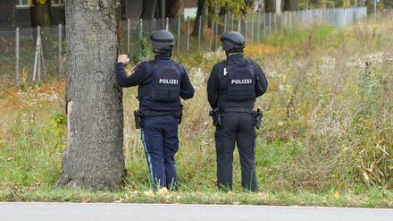 Polizisten ermittelten am Tag nach dem Vorfall zur Ursache und dem genauen Hergang.