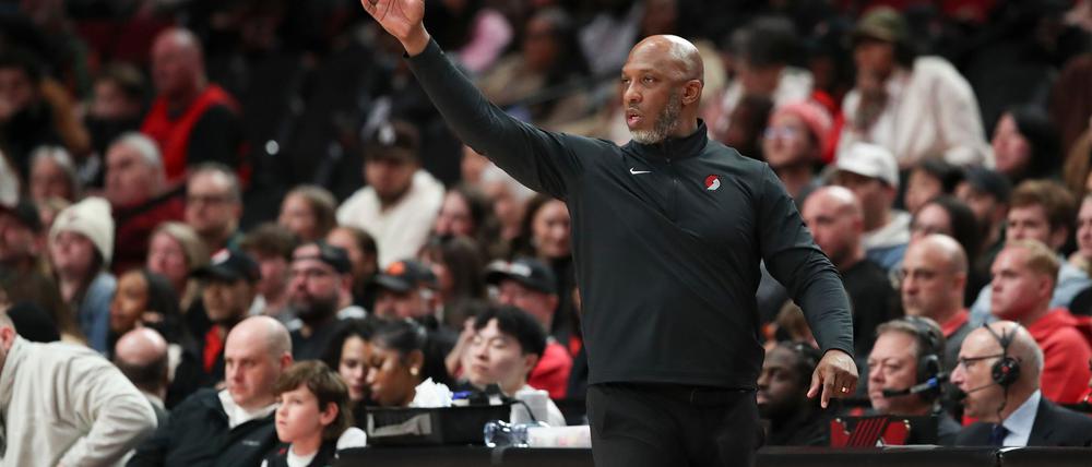 Portlands Trainer Chauncey Billups wurde im Zuge von Untersuchungen zu illegalem Glücksspiel festgenommen.