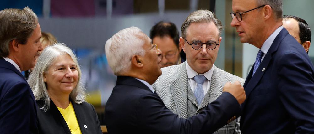 Kanzler Merz hat es beim Gipfel in Brüssel nicht leicht mit seinem Vorstoß für die Nutzung des eingefrorenen russischen Vermögens für die Ukraine.
