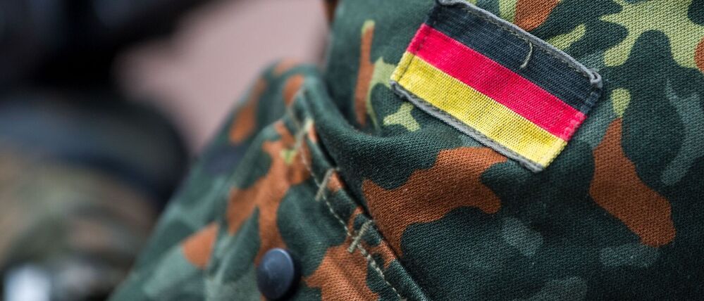 Junge Soldaten leisten in Beelitz ihren Diensteid bei einem feierlichen Gelöbnis. (Symbolbild)