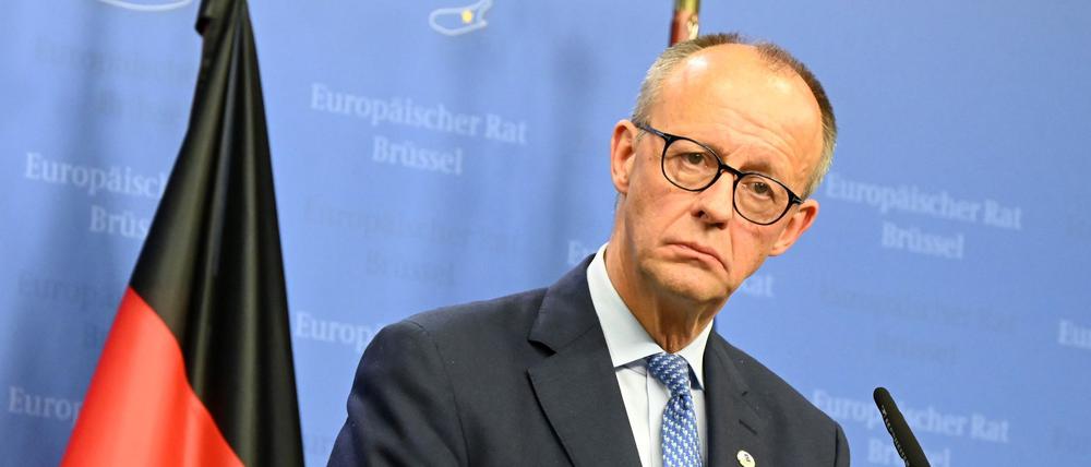 Friedrich Merz (CDU spricht nach dem EU-Gipfel bei einer Pressekonferenz.