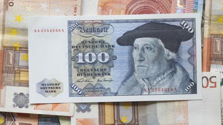 age 100 d-mark note, 12.10.2020, Copyright: xDetailfotox Panthermedia25751455