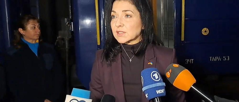 Deutschland werde der Ukraine helfen, durch den Winter zu kommen, kündigte Bundeswirtschaftsministerin Katherina Reiche (CDU) bei einem Besuch in Kiew an.
