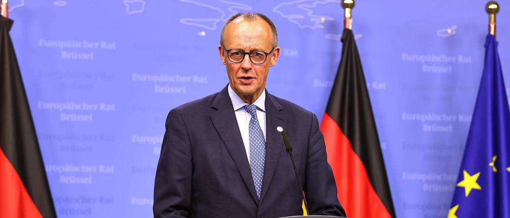 Bundeskanzler Friedrich Merz (CDU) auf der Pressekonferenz in Brüssel.
