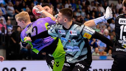 Fabian Wiede (vorn) hat sich in Veszprem verletzt.