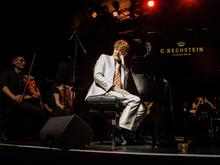 Das Gute wird siegen: Sebastian Krämers sinfonische Chansons im Tipi am Kanzleramt