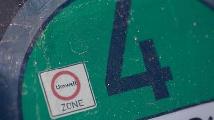 Mit einer Umweltplakette dürfen alle Umweltzonen ohne Einschränkung befahren werden.