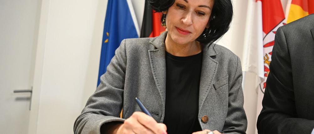 Die neue Potsdamer Oberbürgermeisterin Noosha Aubel (parteilos) hat ihr Amt angetreten.