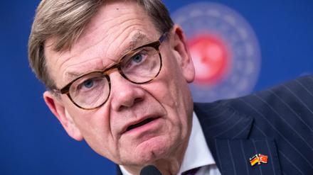 Außenminister Johann Wadephul (CDU) wollte eigentlich an diesem Sonntag nach China aufbrechen. (Archivbild)