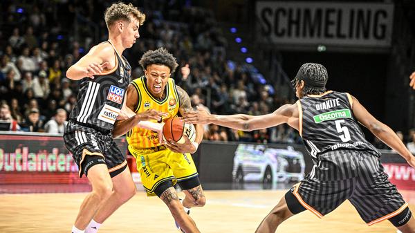 Vor einer Woche gegen Ulm war Boogie Ellis (Mitte) noch dabei. Nun spielt er nicht mehr für Alba.