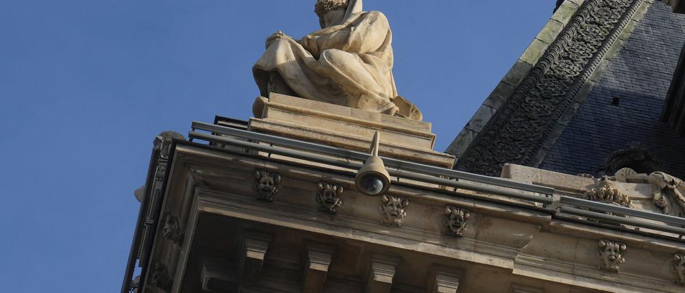 Die Polizei hofft die Louvre-Einbrecher dank zahlreicher Spuren zu fassen (Archivbild).
