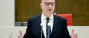 Brandenburgs Ministerpräsident Dietmar Woidke (SPD) will als SPD-Abgeordneter auch vor Ort ansprechbar bleiben (Archivbild).