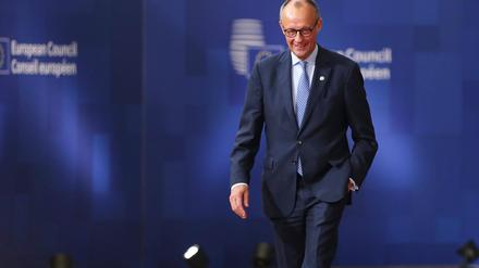 Darf am Dienstag einen „Runden“ feiern: Bundeskanzler Friedrich Merz, auf dem Bild bei einem Besuch in Brüssel am 23. Oktober 2025.