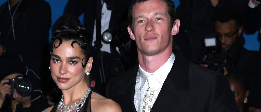 May 5, 2025, New York, Ny, United States: Dua Lipa and Callum Turner attend the 2025 Met Gala Celebrating Superfine: Tailoring Black Style at Metropolitan Museum of Art in New York. May 5, 2025. New York United States - ZUMAp281 20250505_zea_p281_639 Copyright: xPhotoxImagexPressx