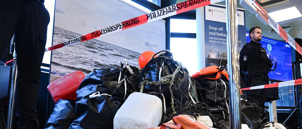 Rund 630 Kilogramm Kokain sind bei einem gescheiterten See-Drogentransport an die Insel Borkum angeschwemmt worden.
