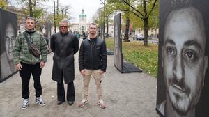 In Berlin-Charlottenburg wurde die Ausstellung "Black Shabbat" mit Porträts israelischer Terroropfer eröffnet.