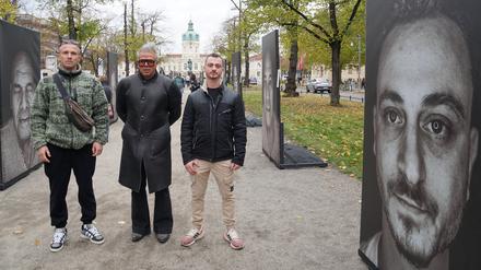 In Berlin-Charlottenburg wurde die Ausstellung "Black Shabbat" mit Porträts israelischer Terroropfer eröffnet.