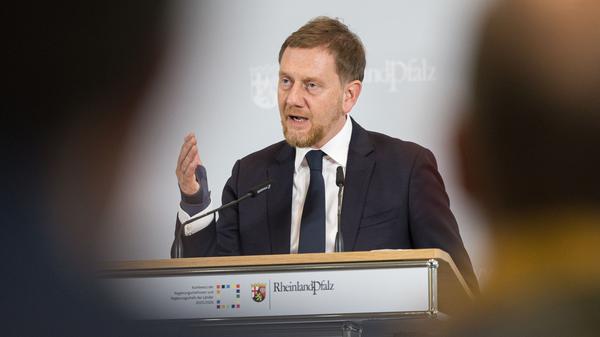 Michael Kretschmer (CDU), Ministerpräsident von Sachsen, spricht auf der Abschlusspressekonferenz der Ministerpräsidentenkonferenz in Mainz.