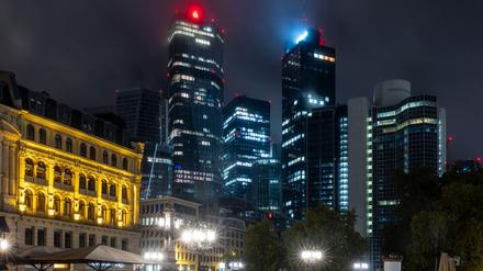 Städte, die nie schlafen: Gerade in Metropolen wie Frankfurt ist es kaum je wirklich dunkel (Symbolbild).