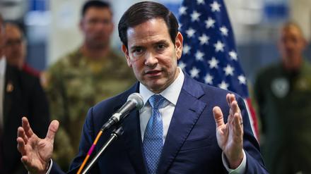 US-Außenminister Marco Rubio spricht am Freitag, dem 24. Oktober 2025, nach seinem Besuch im zivil-militärischen Koordinationszentrum im Süden Israels vor den Medien.